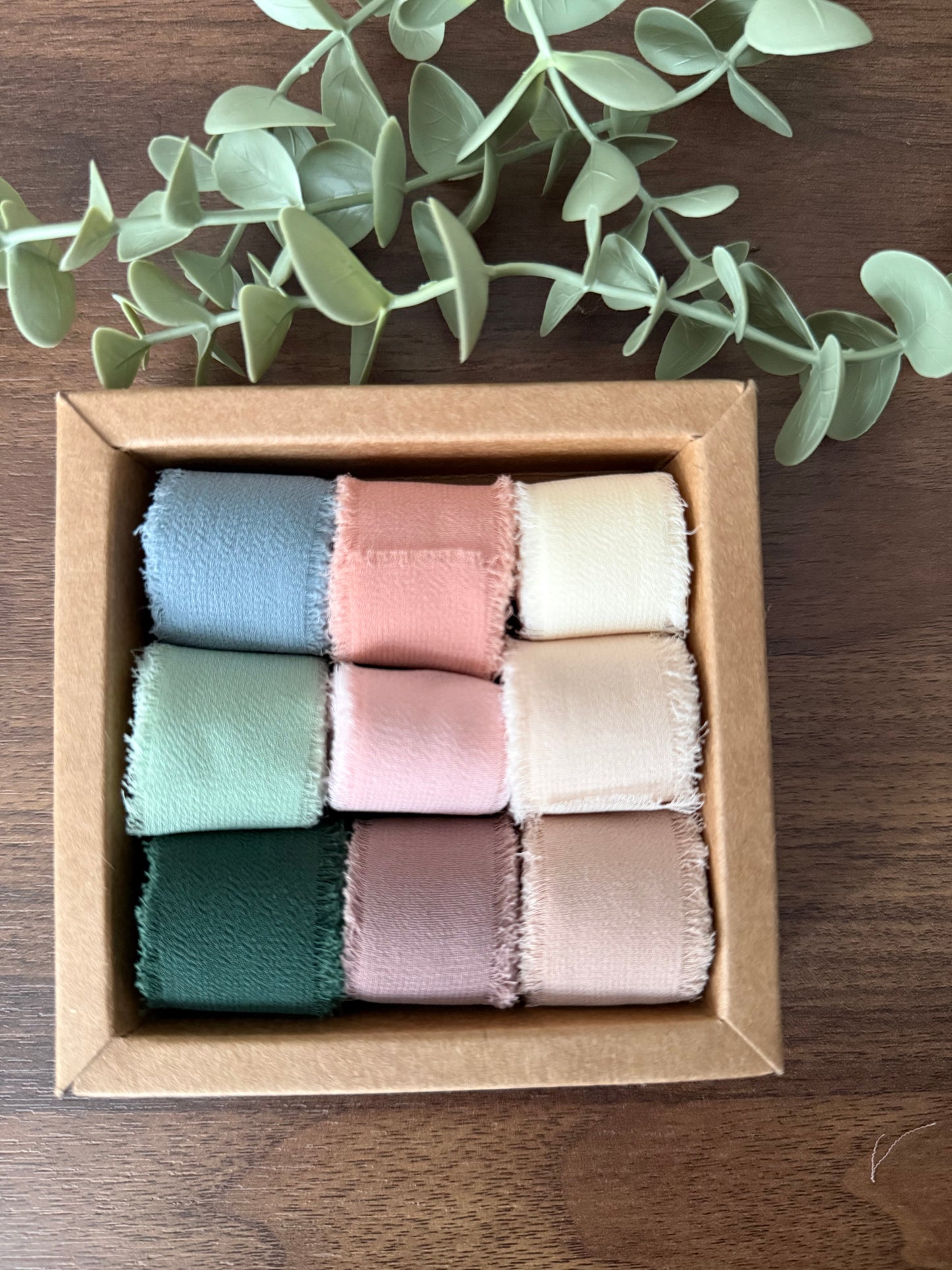 Monthly Milestone - Lace Scalloped Plaque with Chiffon Bow