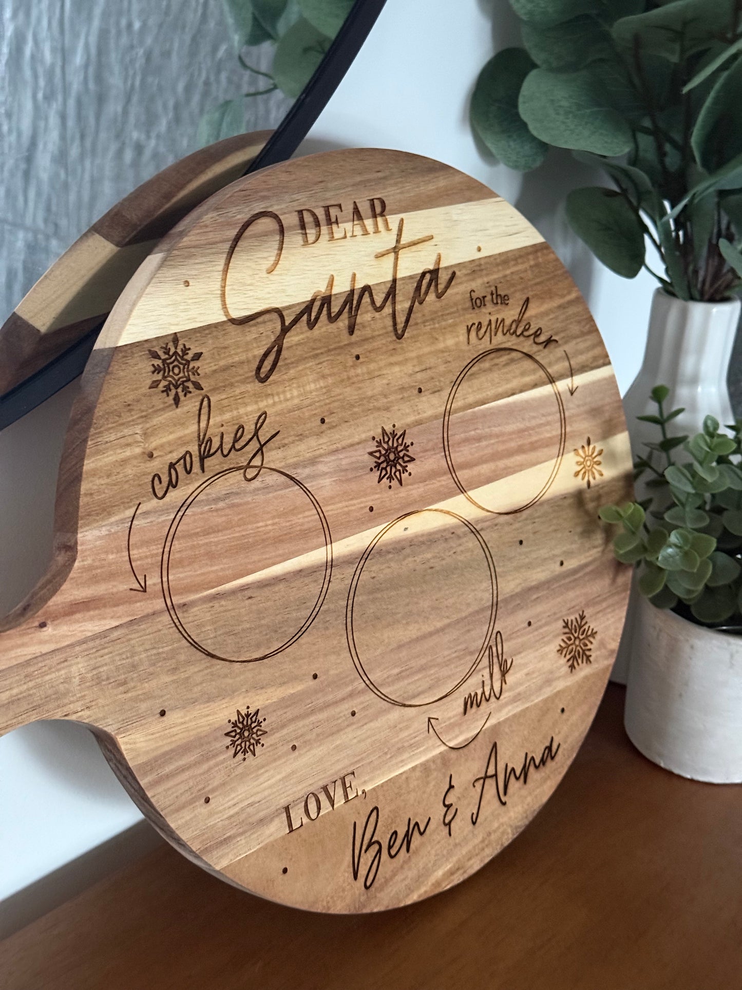 Round Acacia Serving Board - Christmas Eve