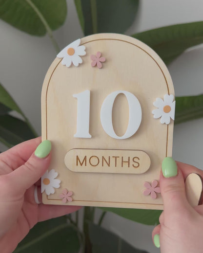 Newborn Milestone - Daisy